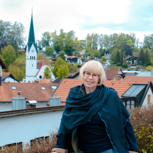 Blick über Miesbach mit Apostelkirche