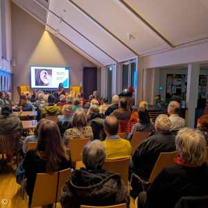 von hinten ins Publikum